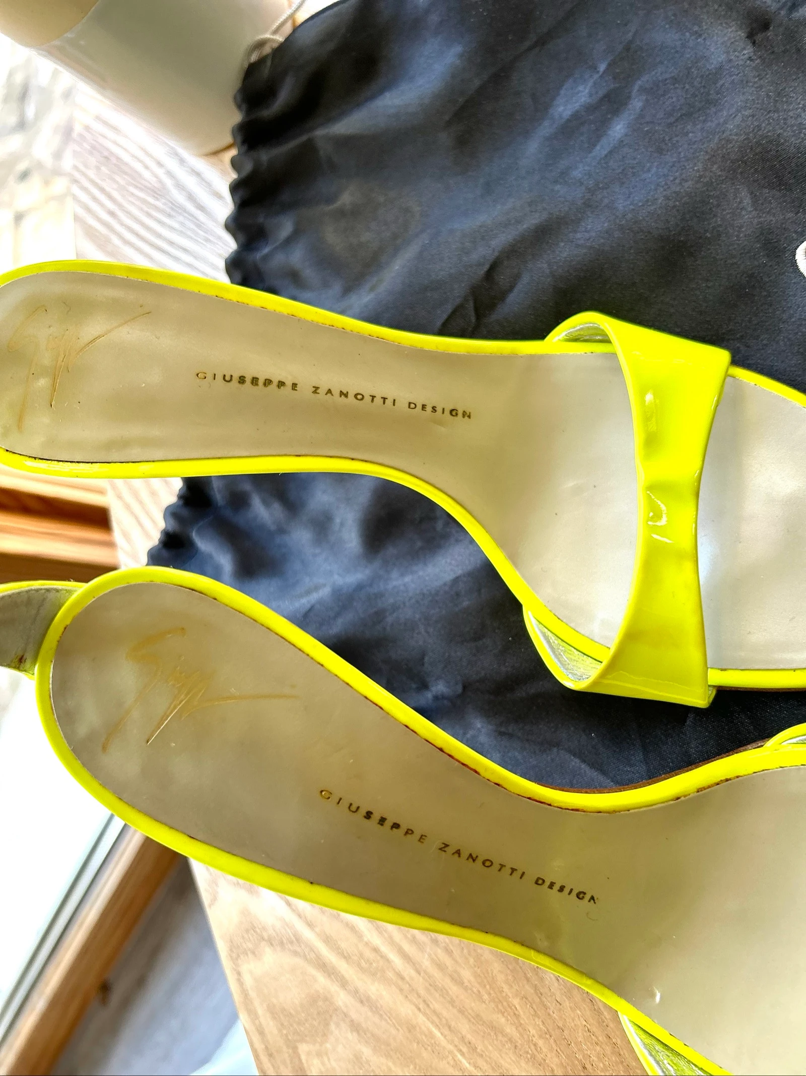 Sandales à talons en cuir vernis jaune fluo néon talons 10,5cm Pointure 39 1/2 Guiseppe Zanotti – photo 4